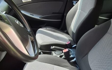 Hyundai Solaris II рестайлинг, 2013 год, 850 000 рублей, 10 фотография