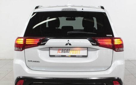 Mitsubishi Outlander III рестайлинг 3, 2021 год, 2 310 000 рублей, 6 фотография