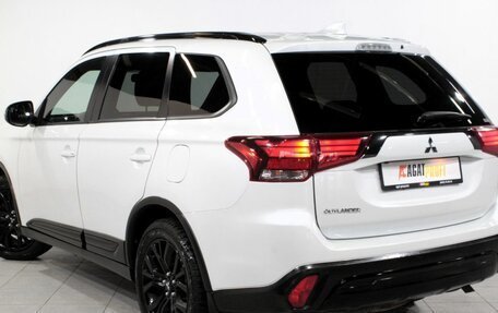Mitsubishi Outlander III рестайлинг 3, 2021 год, 2 310 000 рублей, 7 фотография