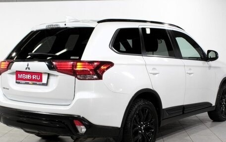 Mitsubishi Outlander III рестайлинг 3, 2021 год, 2 310 000 рублей, 5 фотография