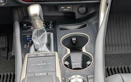 Lexus RX IV рестайлинг, 2021 год, 5 749 000 рублей, 18 фотография