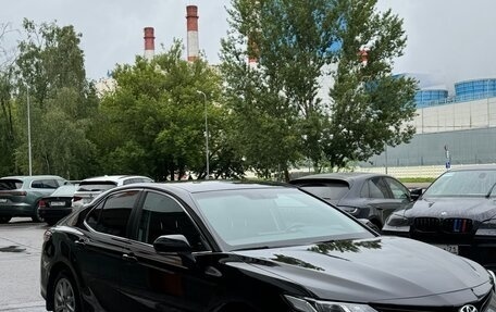 Toyota Camry, 2021 год, 3 200 000 рублей, 2 фотография