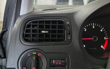 Volkswagen Polo VI (EU Market), 2011 год, 800 000 рублей, 3 фотография
