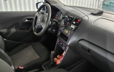 Volkswagen Polo VI (EU Market), 2011 год, 800 000 рублей, 6 фотография