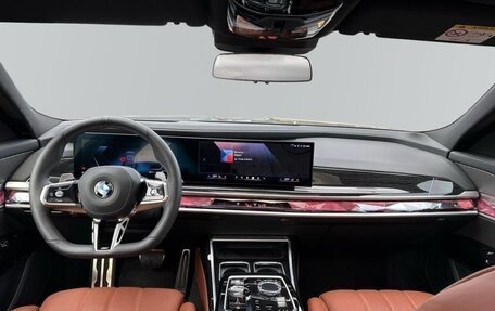 BMW 7 серия, 2025 год, 12 980 000 рублей, 10 фотография