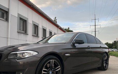 BMW 5 серия, 2011 год, 1 870 000 рублей, 2 фотография