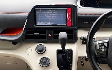 Toyota Sienta II, 2017 год, 1 479 000 рублей, 25 фотография