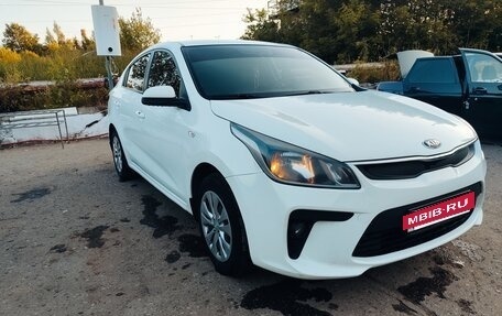 KIA Rio IV, 2017 год, 925 000 рублей, 2 фотография