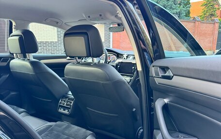 Volkswagen Passat B8 рестайлинг, 2017 год, 2 400 000 рублей, 13 фотография