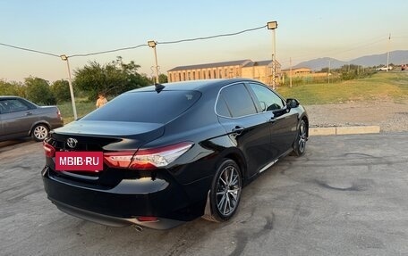 Toyota Camry, 2021 год, 3 050 000 рублей, 2 фотография