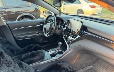 Toyota Camry, 2021 год, 3 050 000 рублей, 10 фотография