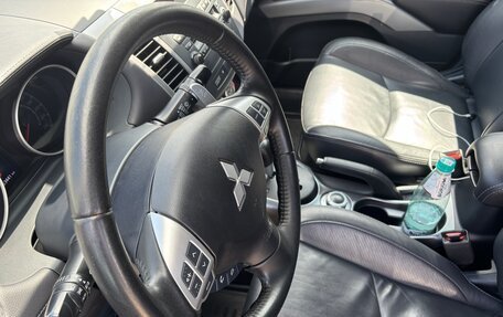 Mitsubishi Outlander III рестайлинг 3, 2011 год, 1 390 000 рублей, 12 фотография