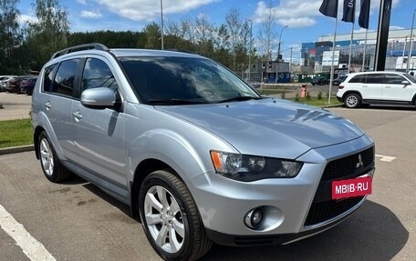 Mitsubishi Outlander III рестайлинг 3, 2011 год, 1 390 000 рублей, 7 фотография