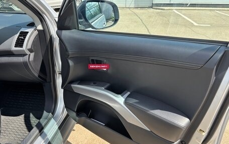 Mitsubishi Outlander III рестайлинг 3, 2011 год, 1 390 000 рублей, 15 фотография