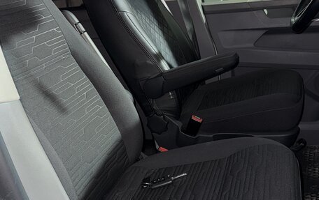 Volkswagen Caravelle T6 рестайлинг, 2021 год, 4 300 000 рублей, 6 фотография