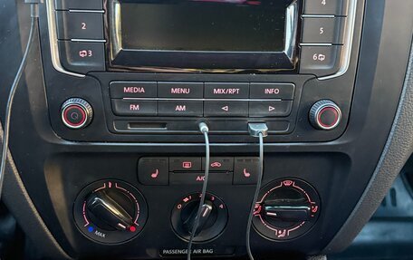 Volkswagen Jetta VI, 2014 год, 1 000 000 рублей, 17 фотография