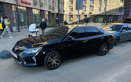 Toyota Camry, 2017 год, 1 750 000 рублей, 2 фотография