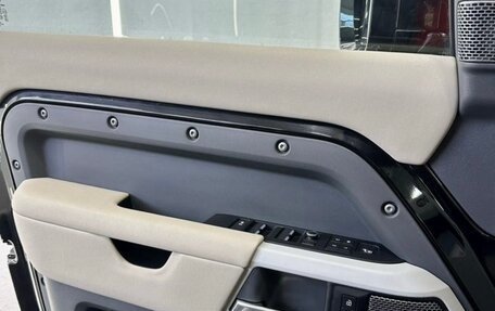 Land Rover Defender II, 2021 год, 5 980 000 рублей, 9 фотография
