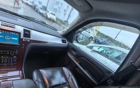 Cadillac Escalade III, 2007 год, 1 070 000 рублей, 11 фотография