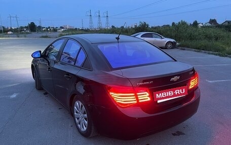 Chevrolet Cruze II, 2010 год, 610 000 рублей, 3 фотография