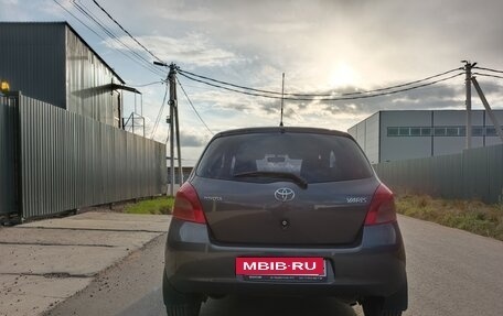Toyota Yaris III рестайлинг, 2008 год, 650 000 рублей, 3 фотография