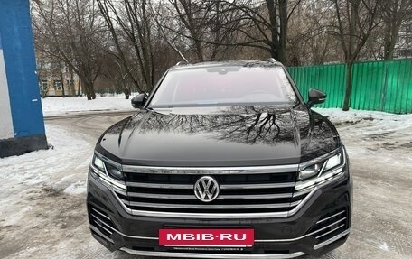 Volkswagen Touareg III, 2019 год, 4 250 000 рублей, 6 фотография