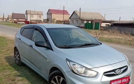 Hyundai Solaris II рестайлинг, 2012 год, 750 000 рублей, 3 фотография