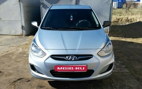 Hyundai Solaris II рестайлинг, 2012 год, 750 000 рублей, 2 фотография