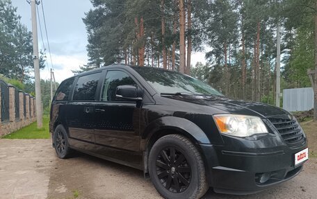 Chrysler Voyager IV, 2010 год, 1 500 000 рублей, 3 фотография