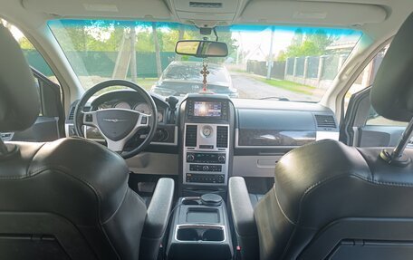 Chrysler Voyager IV, 2010 год, 1 500 000 рублей, 20 фотография