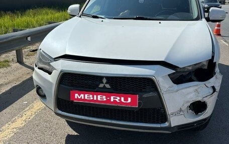 Mitsubishi Outlander III рестайлинг 3, 2010 год, 750 000 рублей, 6 фотография