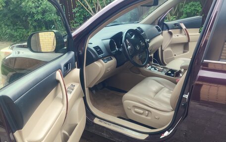 Toyota Highlander III, 2013 год, 1 900 000 рублей, 12 фотография