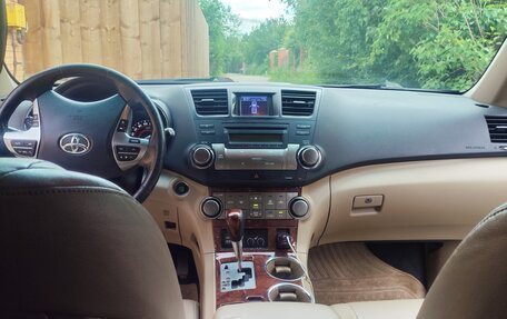 Toyota Highlander III, 2013 год, 1 900 000 рублей, 13 фотография