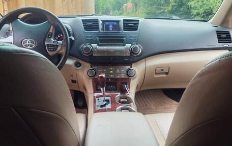 Toyota Highlander III, 2013 год, 1 900 000 рублей, 14 фотография