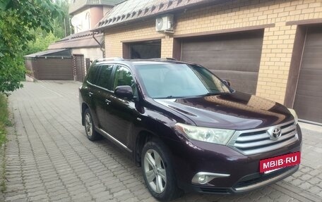 Toyota Highlander III, 2013 год, 1 900 000 рублей, 3 фотография