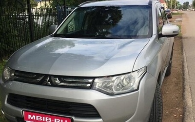 Mitsubishi Outlander III рестайлинг 3, 2013 год, 1 199 000 рублей, 1 фотография