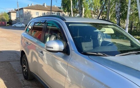 Mitsubishi Outlander III рестайлинг 3, 2013 год, 1 199 000 рублей, 4 фотография