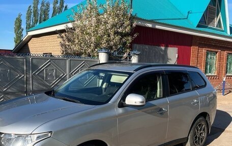 Mitsubishi Outlander III рестайлинг 3, 2013 год, 1 199 000 рублей, 7 фотография