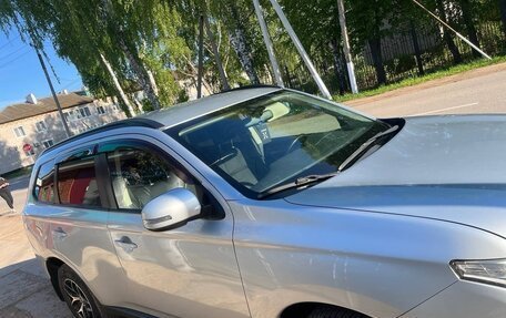 Mitsubishi Outlander III рестайлинг 3, 2013 год, 1 199 000 рублей, 3 фотография