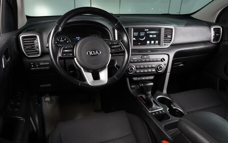 KIA Sportage IV рестайлинг, 2021 год, 2 415 000 рублей, 6 фотография