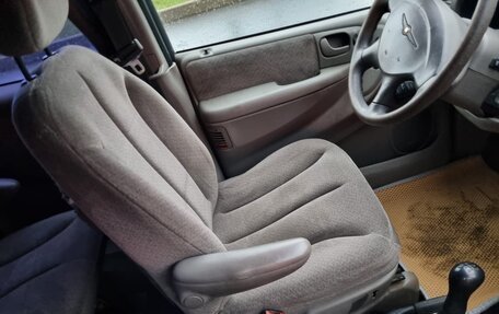Chrysler Voyager IV, 2001 год, 280 000 рублей, 14 фотография