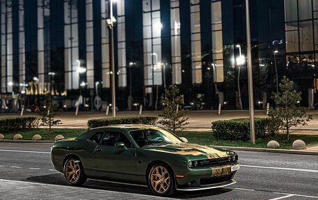 Dodge Challenger III рестайлинг 2, 2018 год, 4 800 000 рублей, 6 фотография