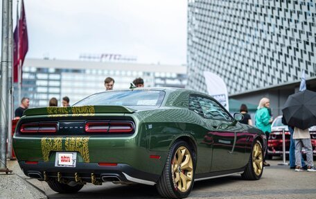 Dodge Challenger III рестайлинг 2, 2018 год, 4 800 000 рублей, 13 фотография