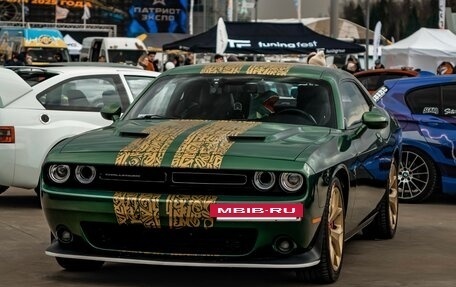 Dodge Challenger III рестайлинг 2, 2018 год, 4 800 000 рублей, 5 фотография