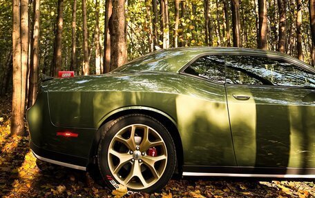 Dodge Challenger III рестайлинг 2, 2018 год, 4 800 000 рублей, 18 фотография