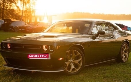 Dodge Challenger III рестайлинг 2, 2018 год, 4 800 000 рублей, 10 фотография