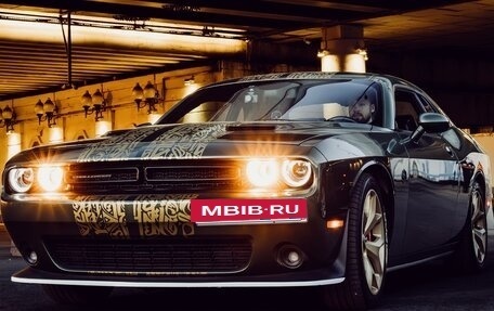 Dodge Challenger III рестайлинг 2, 2018 год, 4 800 000 рублей, 14 фотография