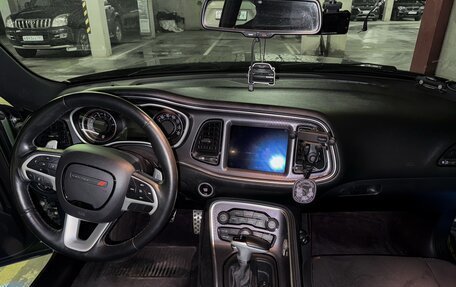 Dodge Challenger III рестайлинг 2, 2018 год, 4 800 000 рублей, 26 фотография