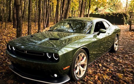 Dodge Challenger III рестайлинг 2, 2018 год, 4 800 000 рублей, 21 фотография