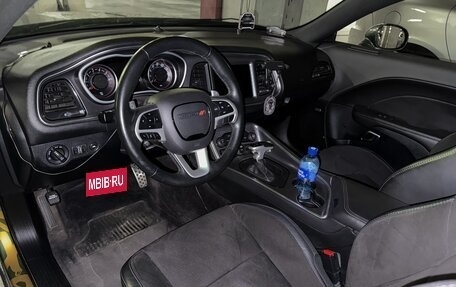 Dodge Challenger III рестайлинг 2, 2018 год, 4 800 000 рублей, 25 фотография
